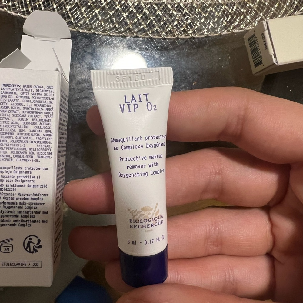 Biologique Recherche Lait VIP O2 Makeup - Picture 2 of 2